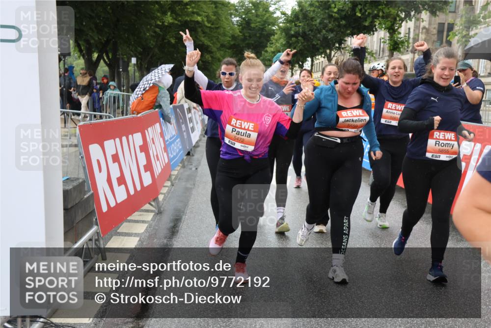 14.06.2026 - REWE Women's Run Strokosch-Dieckow http://msf.ph/oto/9772192 14.06.2026 11:10:03 Ziel 5060, 5061, 5063, 5145, 5197, 5246, 5472, 5533, 5559, 5770, 5855, 5902, 5926 meine-sportfotos.de