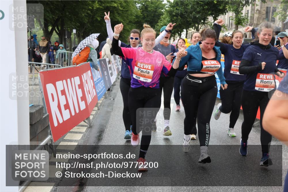 14.06.2026 - REWE Women's Run Strokosch-Dieckow http://msf.ph/oto/9772200 14.06.2026 11:10:03 Ziel 5060, 5061, 5063, 5145, 5197, 5246, 5472, 5533, 5559, 5770, 5855, 5902, 5926 meine-sportfotos.de