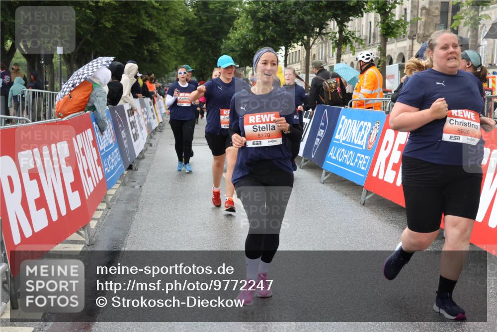 14.06.2026 - REWE Women's Run Strokosch-Dieckow http://msf.ph/oto/9772247 14.06.2026 11:10:00 Ziel 5060, 5061, 5063, 5197, 5246, 5278, 5465, 5472, 5559, 5770, 5855, 5902, 5926 meine-sportfotos.de