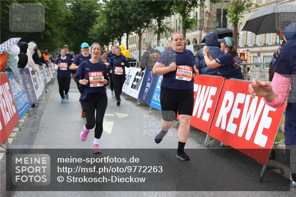 14.06.2026 - REWE Women's Run Strokosch-Dieckow http://msf.ph/oto/9772263 14.06.2026 11:09:59 Ziel 5197, 5278, 5465, 5472, 5770, 5902, 5926 meine-sportfotos.de