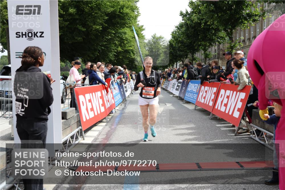 14.06.2026 - REWE Women's Run Strokosch-Dieckow http://msf.ph/oto/9772270 14.06.2026 10:55:40 Ziel 5287, 5308, 5695, 5702, 6069 meine-sportfotos.de