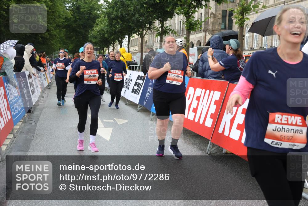 14.06.2026 - REWE Women's Run Strokosch-Dieckow http://msf.ph/oto/9772286 14.06.2026 11:09:59 Ziel 5197, 5278, 5465, 5472, 5770, 5902, 5926 meine-sportfotos.de