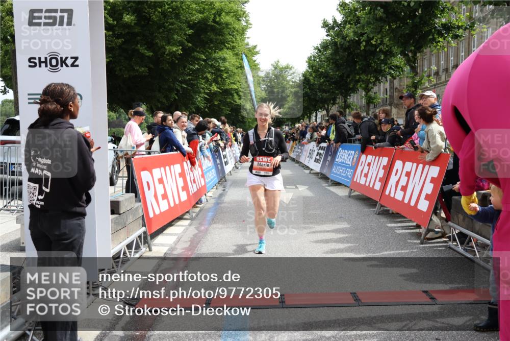 14.06.2026 - REWE Women's Run Strokosch-Dieckow http://msf.ph/oto/9772305 14.06.2026 10:55:40 Ziel 5287, 5308, 5695, 5702, 6069 meine-sportfotos.de