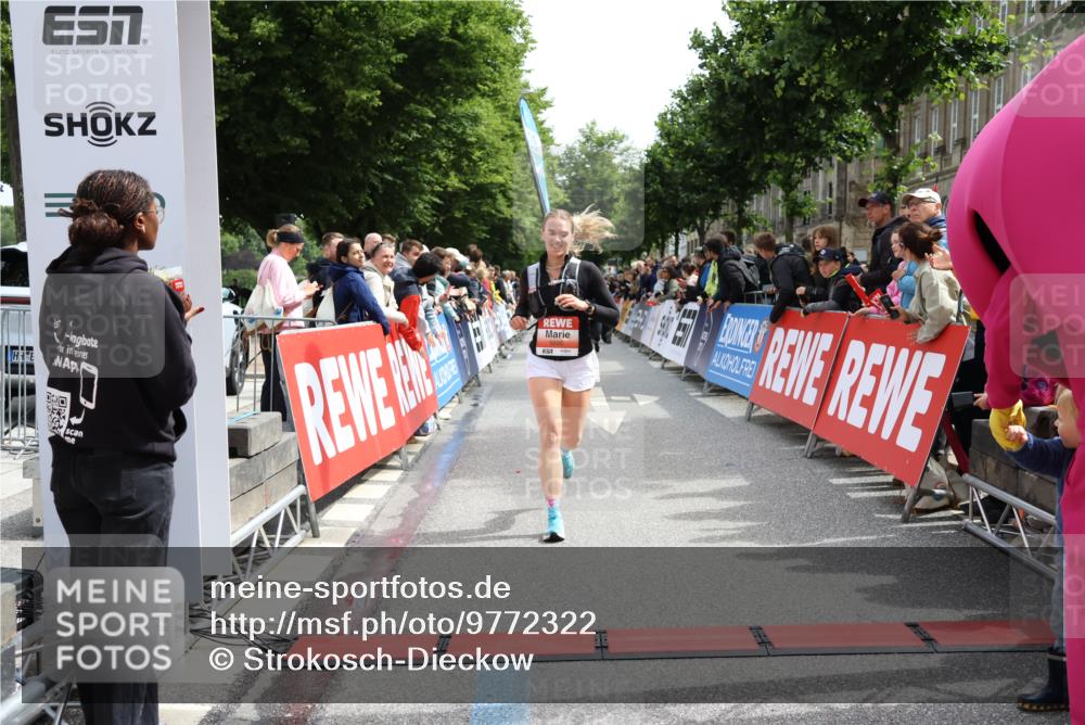 14.06.2026 - REWE Women's Run Strokosch-Dieckow http://msf.ph/oto/9772322 14.06.2026 10:55:40 Ziel 5287, 5308, 5695, 5702, 6069 meine-sportfotos.de