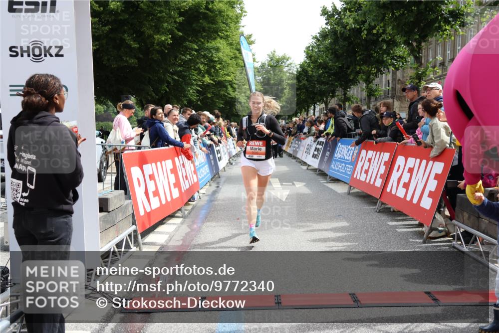 14.06.2026 - REWE Women's Run Strokosch-Dieckow http://msf.ph/oto/9772340 14.06.2026 10:55:40 Ziel 5287, 5308, 5695, 5702, 6069 meine-sportfotos.de