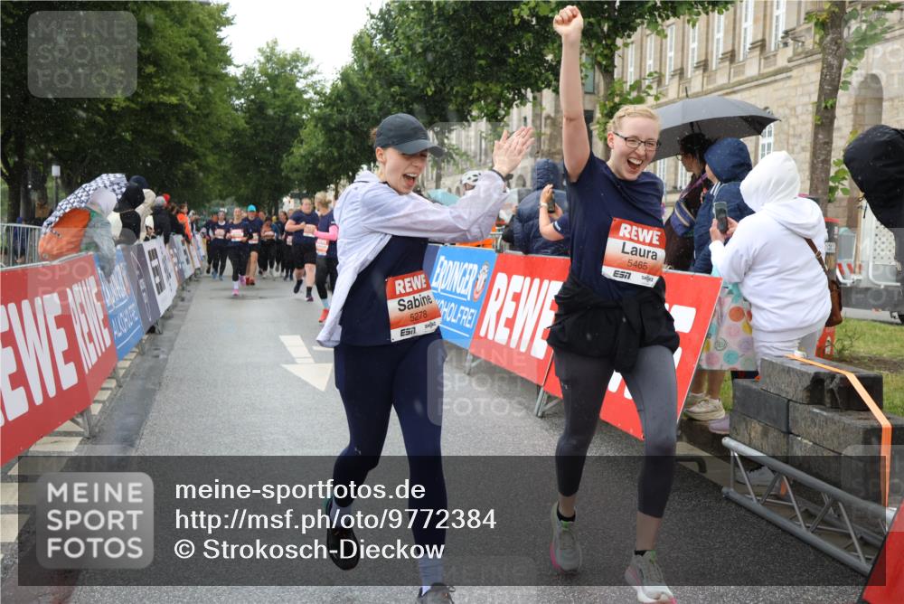 14.06.2026 - REWE Women's Run Strokosch-Dieckow http://msf.ph/oto/9772384 14.06.2026 11:09:54 Ziel 5278, 5465 meine-sportfotos.de