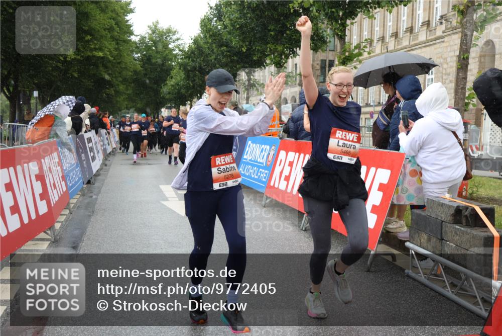 14.06.2026 - REWE Women's Run Strokosch-Dieckow http://msf.ph/oto/9772405 14.06.2026 11:09:54 Ziel 5278, 5465 meine-sportfotos.de