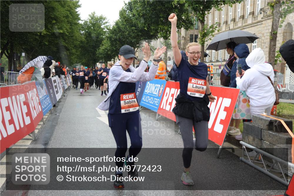 14.06.2026 - REWE Women's Run Strokosch-Dieckow http://msf.ph/oto/9772423 14.06.2026 11:09:54 Ziel 5278, 5465 meine-sportfotos.de