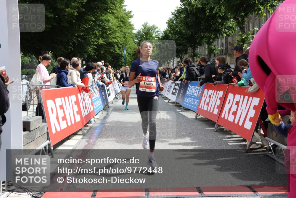 14.06.2026 - REWE Women's Run Strokosch-Dieckow http://msf.ph/oto/9772448 14.06.2026 10:55:38 Ziel 5287, 5308, 5695, 5702 meine-sportfotos.de