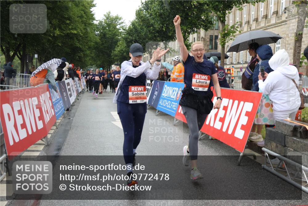 14.06.2026 - REWE Women's Run Strokosch-Dieckow http://msf.ph/oto/9772478 14.06.2026 11:09:54 Ziel 5278, 5465 meine-sportfotos.de