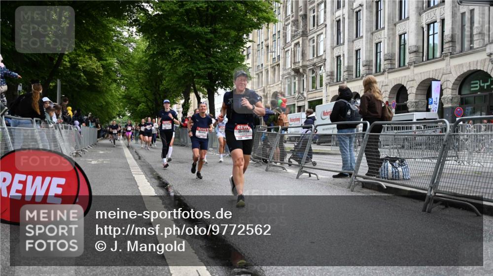 14.06.2026 - REWE Women's Run J. Mangold http://msf.ph/oto/9772562 14.06.2026 10:01:24 Ziel 10165, 10320, 10453, 10495, 10831, 11013, 11075, 11078 meine-sportfotos.de