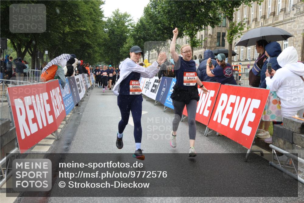 14.06.2026 - REWE Women's Run Strokosch-Dieckow http://msf.ph/oto/9772576 14.06.2026 11:09:53 Ziel 5278, 5465 meine-sportfotos.de
