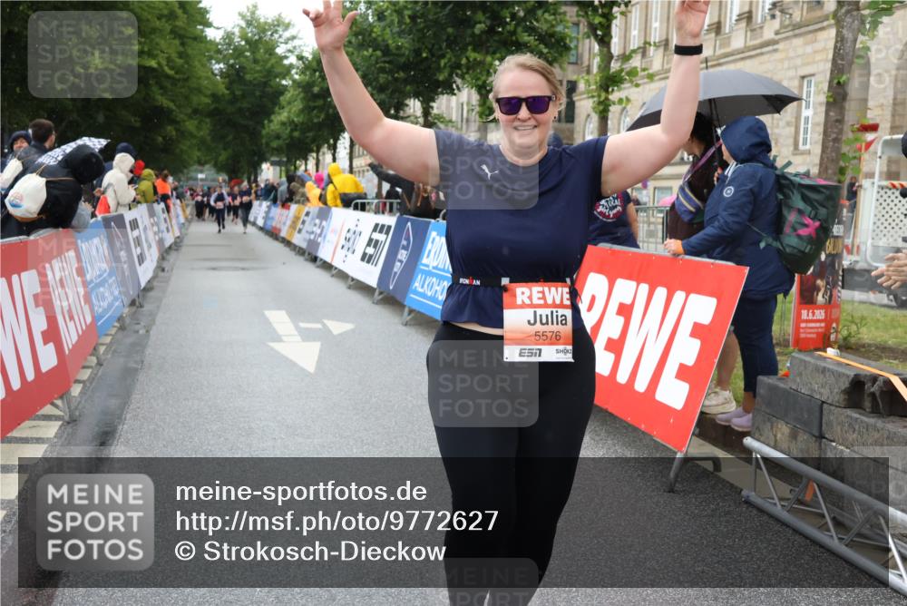 14.06.2026 - REWE Women's Run Strokosch-Dieckow http://msf.ph/oto/9772627 14.06.2026 11:09:40 Ziel 5406, 5549, 5576, 5761, 5762, 5854, 5981, 5987 meine-sportfotos.de