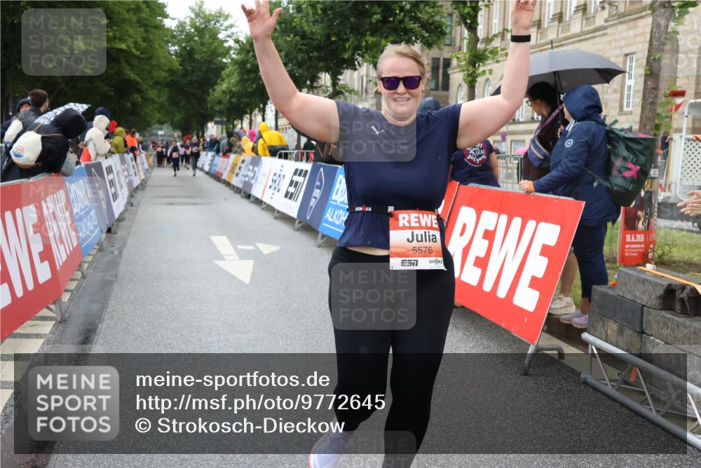 14.06.2026 - REWE Women's Run Strokosch-Dieckow http://msf.ph/oto/9772645 14.06.2026 11:09:40 Ziel 5406, 5549, 5576, 5761, 5762, 5854, 5981, 5987 meine-sportfotos.de