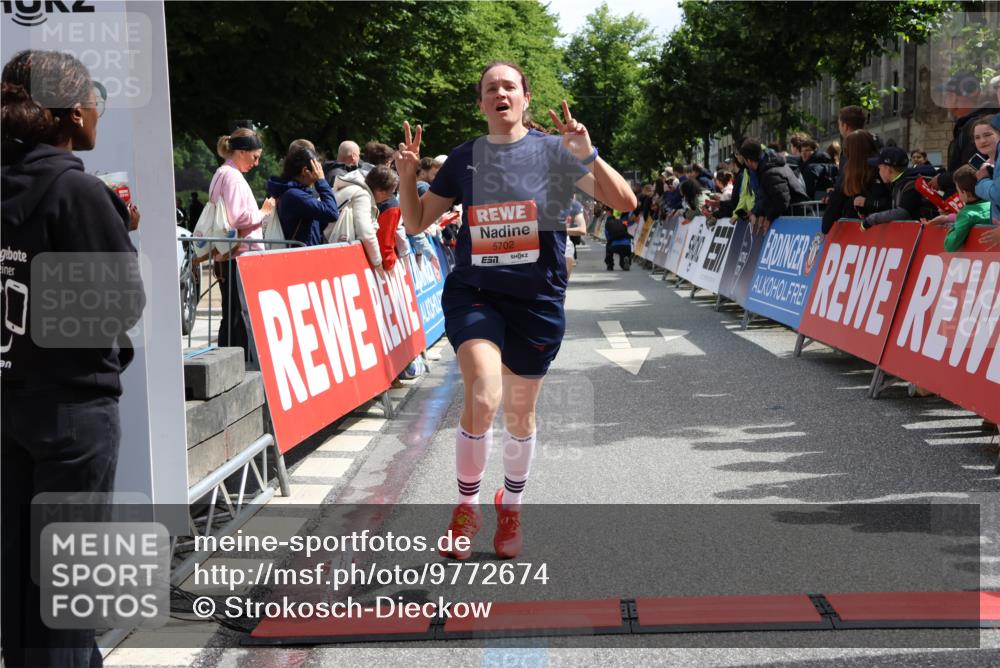 14.06.2026 - REWE Women's Run Strokosch-Dieckow http://msf.ph/oto/9772674 14.06.2026 10:55:32 Ziel 5308, 5702 meine-sportfotos.de