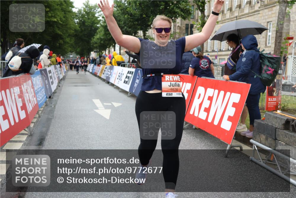 14.06.2026 - REWE Women's Run Strokosch-Dieckow http://msf.ph/oto/9772677 14.06.2026 11:09:40 Ziel 5406, 5549, 5576, 5761, 5762, 5854, 5981, 5987 meine-sportfotos.de