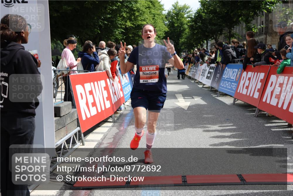 14.06.2026 - REWE Women's Run Strokosch-Dieckow http://msf.ph/oto/9772692 14.06.2026 10:55:32 Ziel 5308, 5702 meine-sportfotos.de
