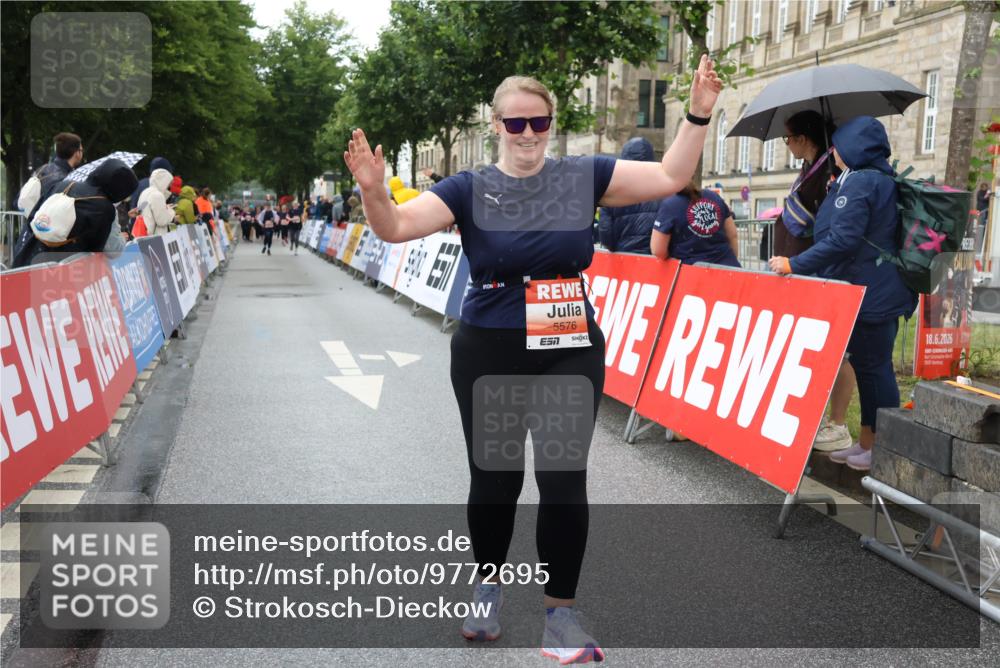 14.06.2026 - REWE Women's Run Strokosch-Dieckow http://msf.ph/oto/9772695 14.06.2026 11:09:40 Ziel 5406, 5549, 5576, 5761, 5762, 5854, 5981, 5987 meine-sportfotos.de