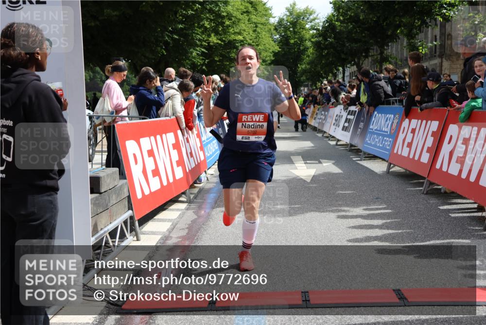 14.06.2026 - REWE Women's Run Strokosch-Dieckow http://msf.ph/oto/9772696 14.06.2026 10:55:32 Ziel 5308, 5702 meine-sportfotos.de