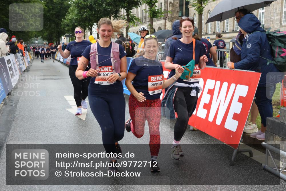 14.06.2026 - REWE Women's Run Strokosch-Dieckow http://msf.ph/oto/9772712 14.06.2026 11:09:37 Ziel 5406, 5549, 5576, 5761, 5762, 5836, 5854, 5968, 5981, 5987 meine-sportfotos.de