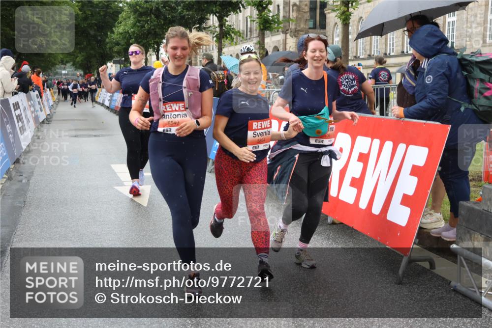 14.06.2026 - REWE Women's Run Strokosch-Dieckow http://msf.ph/oto/9772721 14.06.2026 11:09:37 Ziel 5406, 5549, 5576, 5761, 5762, 5836, 5854, 5968, 5981, 5987 meine-sportfotos.de
