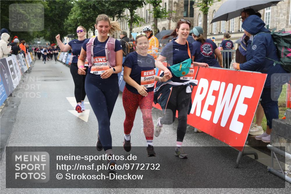 14.06.2026 - REWE Women's Run Strokosch-Dieckow http://msf.ph/oto/9772732 14.06.2026 11:09:37 Ziel 5406, 5549, 5576, 5761, 5762, 5836, 5854, 5968, 5981, 5987 meine-sportfotos.de