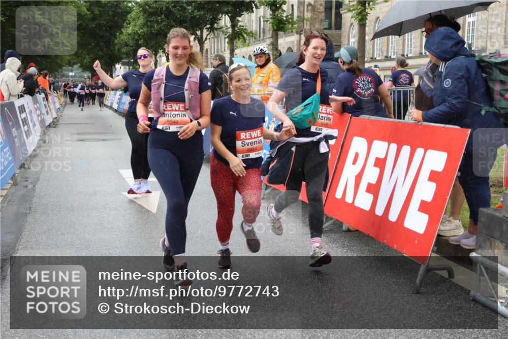 14.06.2026 - REWE Women's Run Strokosch-Dieckow http://msf.ph/oto/9772743 14.06.2026 11:09:37 Ziel 5406, 5549, 5576, 5761, 5762, 5836, 5854, 5968, 5981, 5987 meine-sportfotos.de