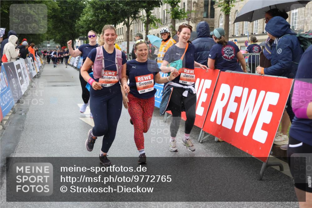 14.06.2026 - REWE Women's Run Strokosch-Dieckow http://msf.ph/oto/9772765 14.06.2026 11:09:37 Ziel 5406, 5549, 5576, 5761, 5762, 5836, 5854, 5968, 5981, 5987 meine-sportfotos.de