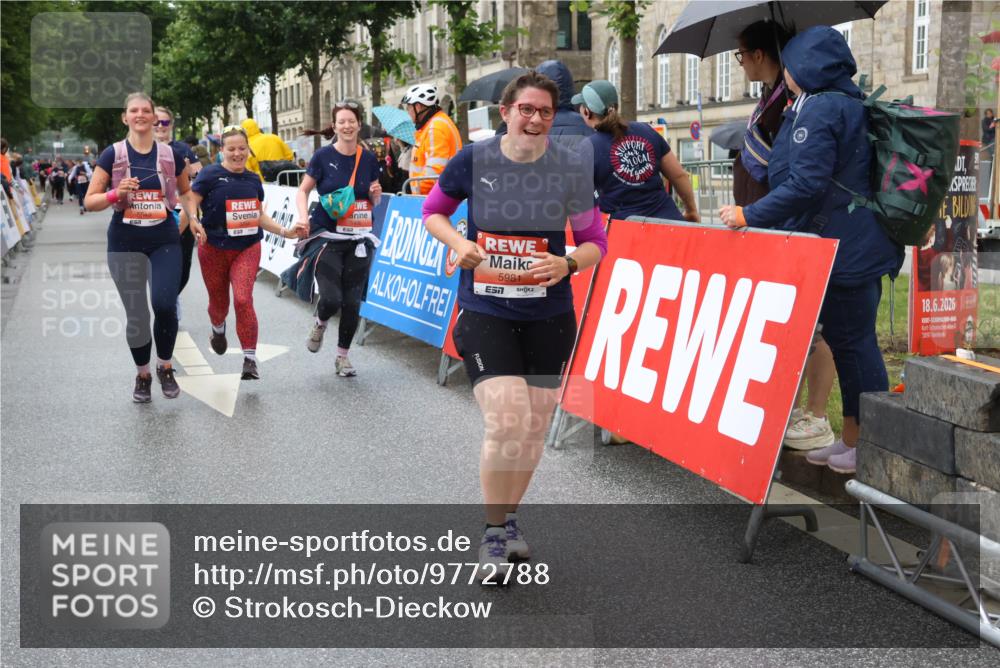 14.06.2026 - REWE Women's Run Strokosch-Dieckow http://msf.ph/oto/9772788 14.06.2026 11:09:36 Ziel 5279, 5406, 5549, 5576, 5761, 5762, 5836, 5854, 5968, 5981, 5987 meine-sportfotos.de