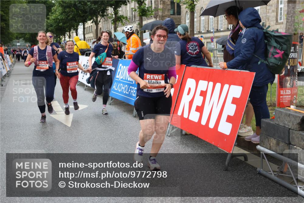 14.06.2026 - REWE Women's Run Strokosch-Dieckow http://msf.ph/oto/9772798 14.06.2026 11:09:36 Ziel 5279, 5406, 5549, 5576, 5761, 5762, 5836, 5854, 5968, 5981, 5987 meine-sportfotos.de