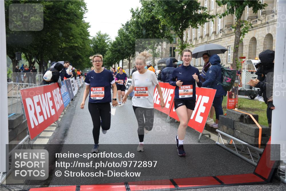 14.06.2026 - REWE Women's Run Strokosch-Dieckow http://msf.ph/oto/9772897 14.06.2026 11:09:33 Ziel 5259, 5279, 5681, 5761, 5762, 5836, 5927, 5968, 5981, 5987 meine-sportfotos.de