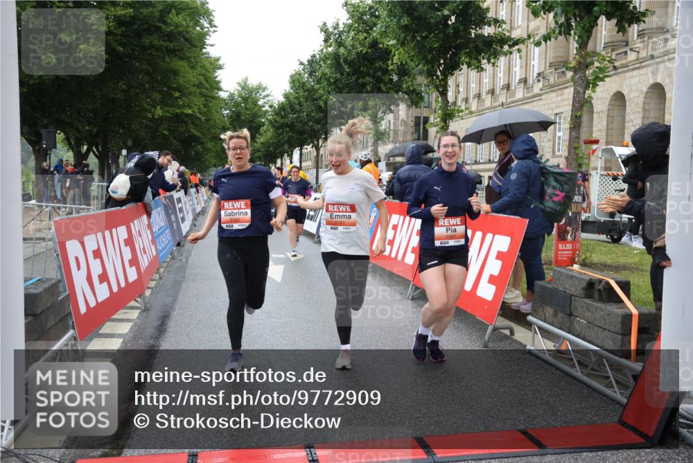 14.06.2026 - REWE Women's Run Strokosch-Dieckow http://msf.ph/oto/9772909 14.06.2026 11:09:33 Ziel 5259, 5279, 5681, 5761, 5762, 5836, 5927, 5968, 5981, 5987 meine-sportfotos.de