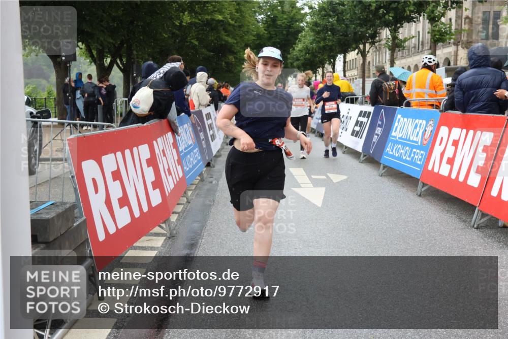 14.06.2026 - REWE Women's Run Strokosch-Dieckow http://msf.ph/oto/9772917 14.06.2026 11:09:30 Ziel 5259, 5279, 5681, 5761, 5762, 5836, 5927, 5968, 5987 meine-sportfotos.de