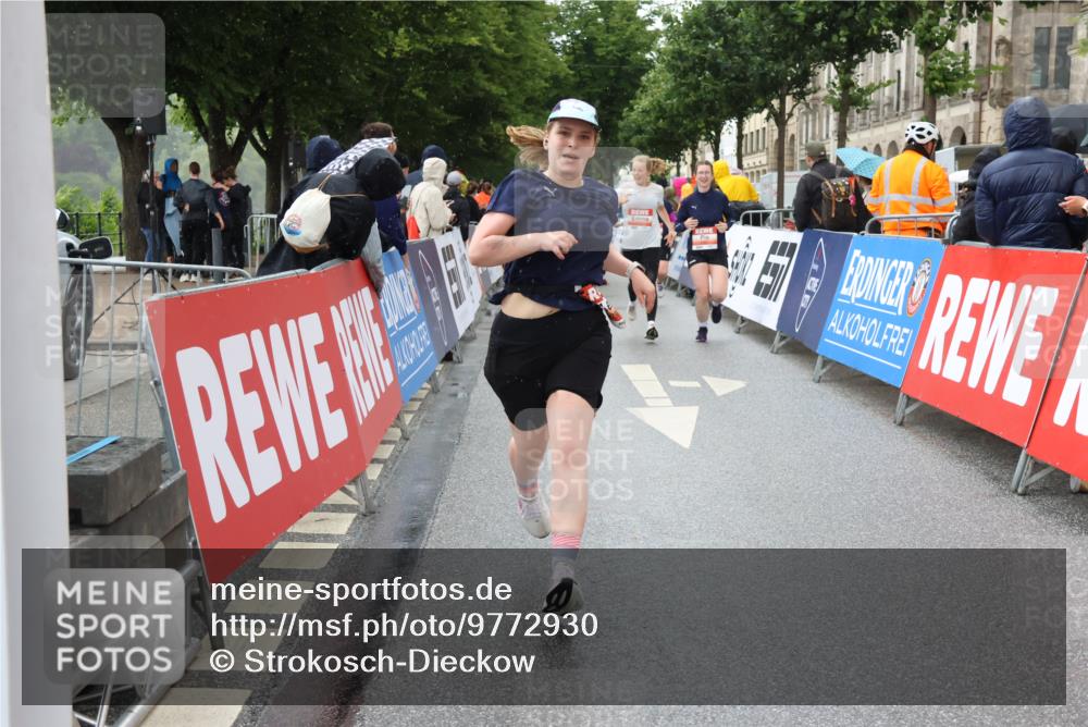 14.06.2026 - REWE Women's Run Strokosch-Dieckow http://msf.ph/oto/9772930 14.06.2026 11:09:30 Ziel 5259, 5279, 5681, 5761, 5762, 5836, 5927, 5968, 5987 meine-sportfotos.de