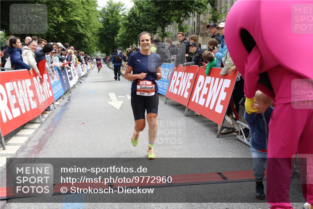 14.06.2026 - REWE Women's Run Strokosch-Dieckow http://msf.ph/oto/9772960 14.06.2026 10:55:05 Ziel 5096 meine-sportfotos.de