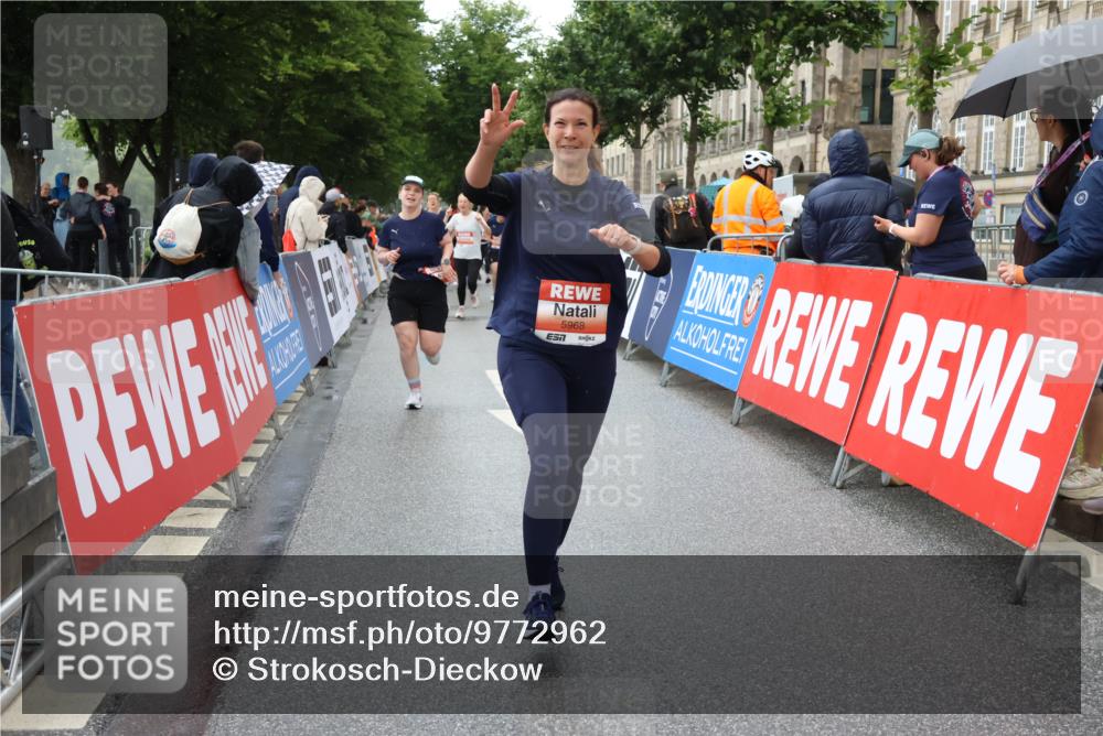 14.06.2026 - REWE Women's Run Strokosch-Dieckow http://msf.ph/oto/9772962 14.06.2026 11:09:28 Ziel 5259, 5279, 5600, 5681, 5836, 5927, 5968 meine-sportfotos.de
