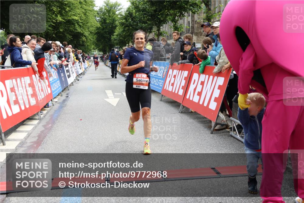 14.06.2026 - REWE Women's Run Strokosch-Dieckow http://msf.ph/oto/9772968 14.06.2026 10:55:05 Ziel 5096 meine-sportfotos.de