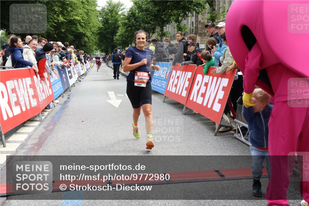 14.06.2026 - REWE Women's Run Strokosch-Dieckow http://msf.ph/oto/9772980 14.06.2026 10:55:05 Ziel 5096 meine-sportfotos.de