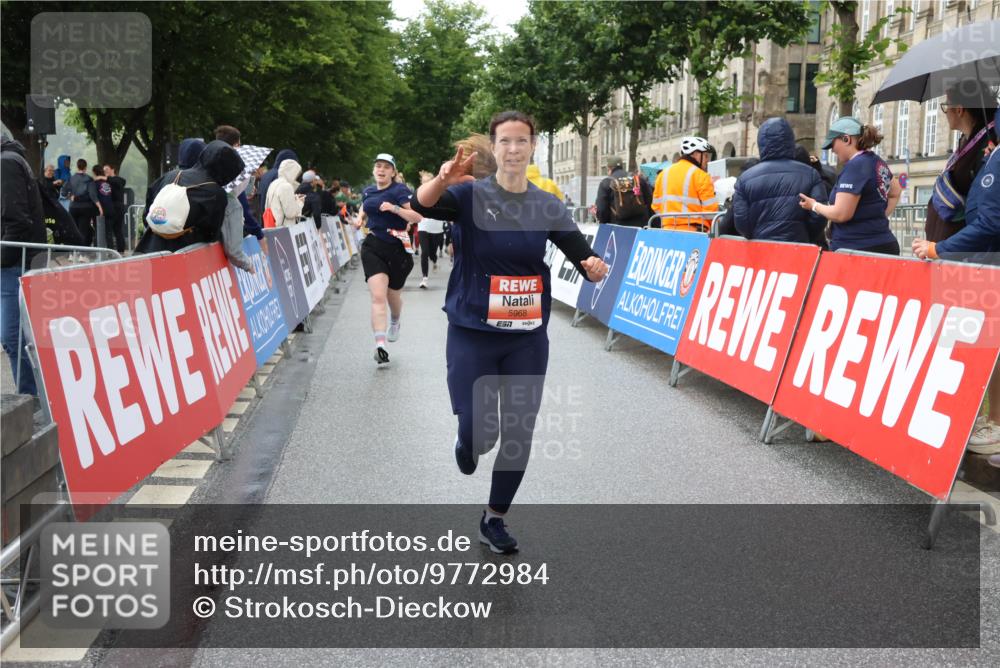 14.06.2026 - REWE Women's Run Strokosch-Dieckow http://msf.ph/oto/9772984 14.06.2026 11:09:28 Ziel 5259, 5279, 5600, 5681, 5836, 5927, 5968 meine-sportfotos.de