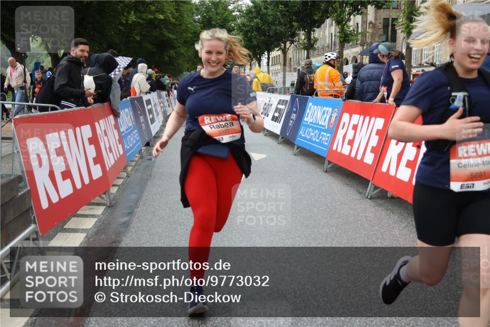 14.06.2026 - REWE Women's Run Strokosch-Dieckow http://msf.ph/oto/9773032 14.06.2026 11:09:25 Ziel 5259, 5279, 5600, 5681, 5927, 5968 meine-sportfotos.de
