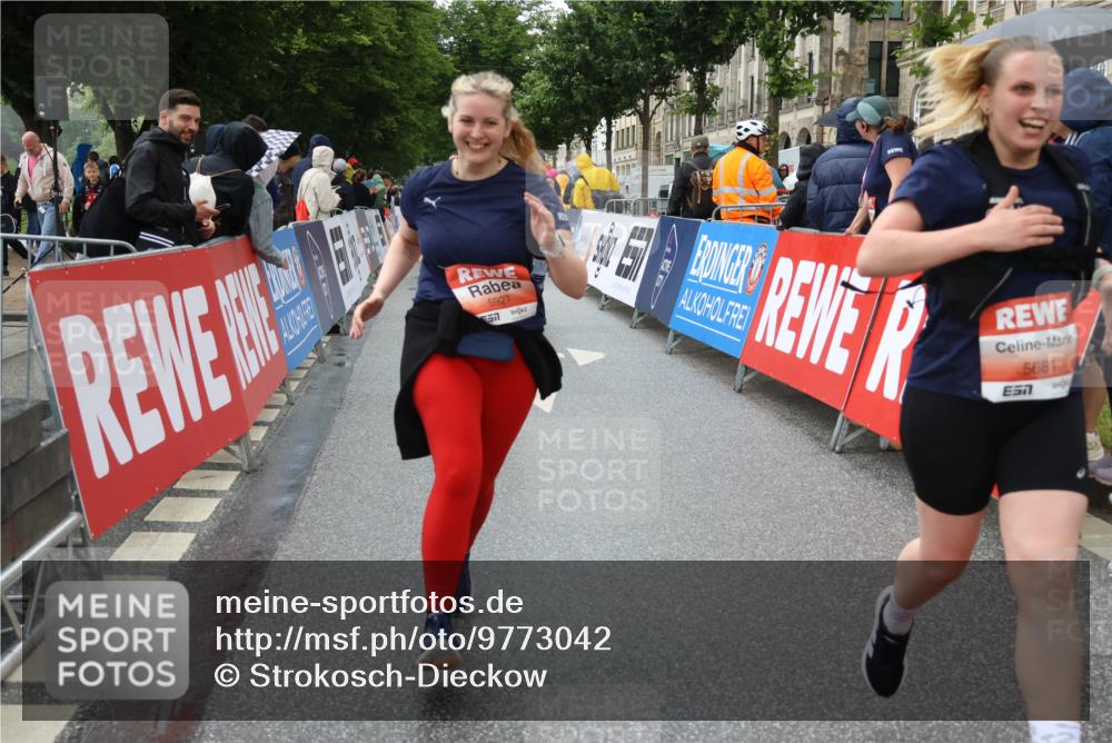 14.06.2026 - REWE Women's Run Strokosch-Dieckow http://msf.ph/oto/9773042 14.06.2026 11:09:25 Ziel 5259, 5279, 5600, 5681, 5927, 5968 meine-sportfotos.de