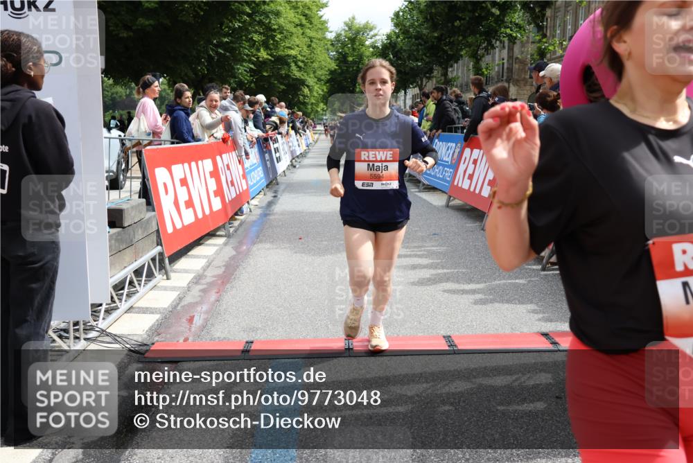 14.06.2026 - REWE Women's Run Strokosch-Dieckow http://msf.ph/oto/9773048 14.06.2026 10:54:55 Ziel 5189, 5594, 5613, 5707, 5916 meine-sportfotos.de