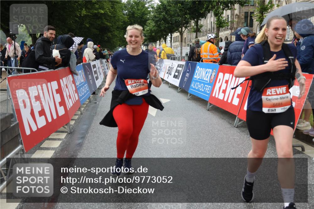 14.06.2026 - REWE Women's Run Strokosch-Dieckow http://msf.ph/oto/9773052 14.06.2026 11:09:25 Ziel 5259, 5279, 5600, 5681, 5927, 5968 meine-sportfotos.de