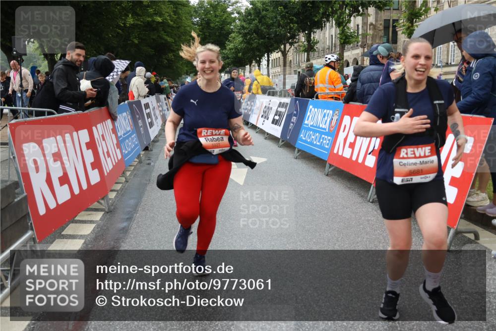 14.06.2026 - REWE Women's Run Strokosch-Dieckow http://msf.ph/oto/9773061 14.06.2026 11:09:25 Ziel 5259, 5279, 5600, 5681, 5927, 5968 meine-sportfotos.de