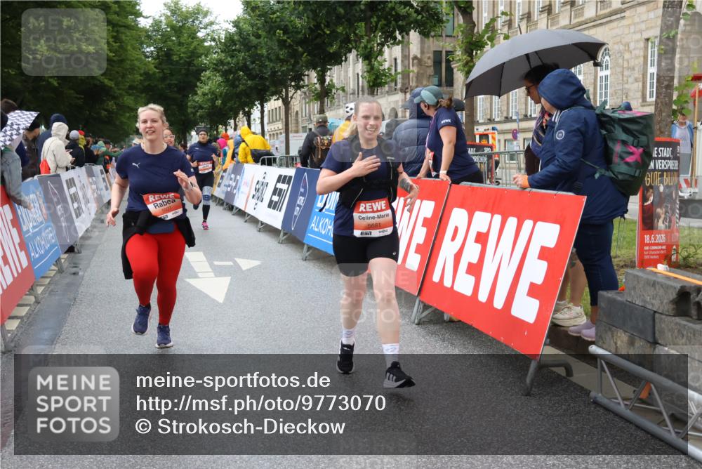 14.06.2026 - REWE Women's Run Strokosch-Dieckow http://msf.ph/oto/9773070 14.06.2026 11:09:24 Ziel 5037, 5099, 5259, 5279, 5600, 5681, 5732, 5927 meine-sportfotos.de