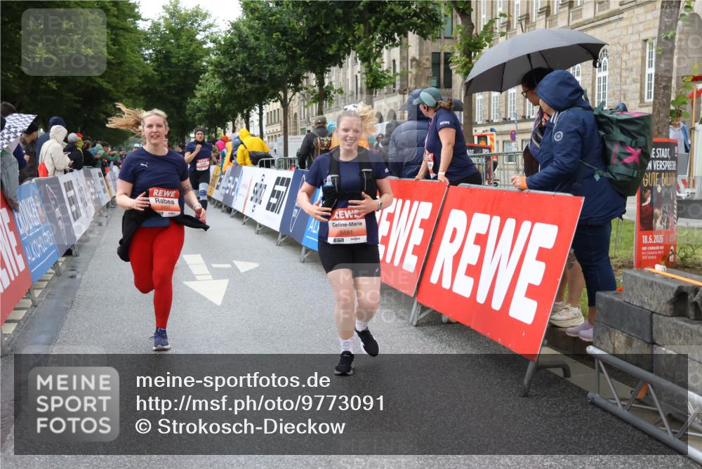 14.06.2026 - REWE Women's Run Strokosch-Dieckow http://msf.ph/oto/9773091 14.06.2026 11:09:24 Ziel 5037, 5099, 5259, 5279, 5600, 5681, 5732, 5927 meine-sportfotos.de