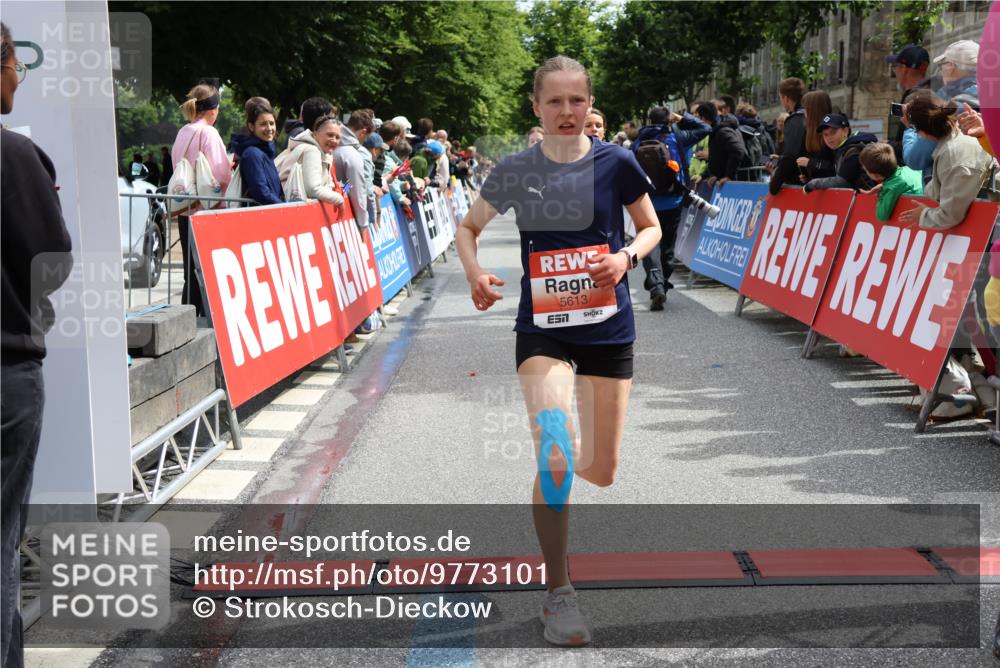 14.06.2026 - REWE Women's Run Strokosch-Dieckow http://msf.ph/oto/9773101 14.06.2026 10:54:53 Ziel 5189, 5594, 5613, 5707, 5916 meine-sportfotos.de
