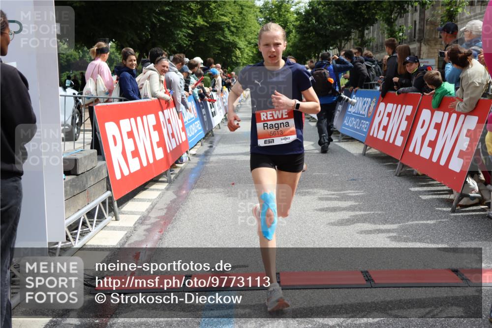 14.06.2026 - REWE Women's Run Strokosch-Dieckow http://msf.ph/oto/9773113 14.06.2026 10:54:53 Ziel 5189, 5594, 5613, 5707, 5916 meine-sportfotos.de