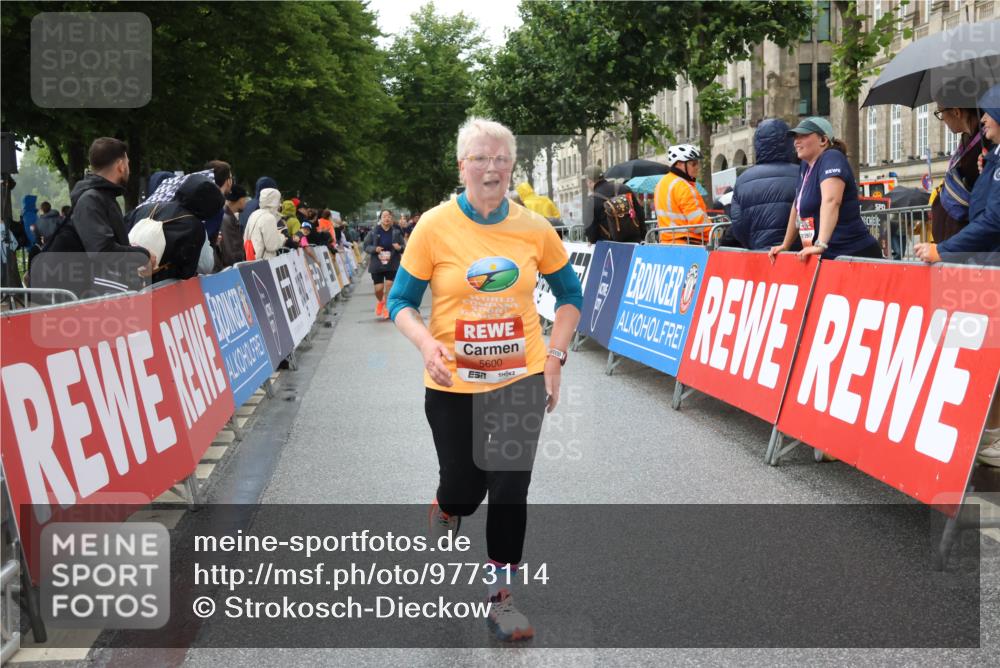 14.06.2026 - REWE Women's Run Strokosch-Dieckow http://msf.ph/oto/9773114 14.06.2026 11:09:20 Ziel 5037, 5099, 5544, 5600, 5732, 5825, 5841, 5925 meine-sportfotos.de