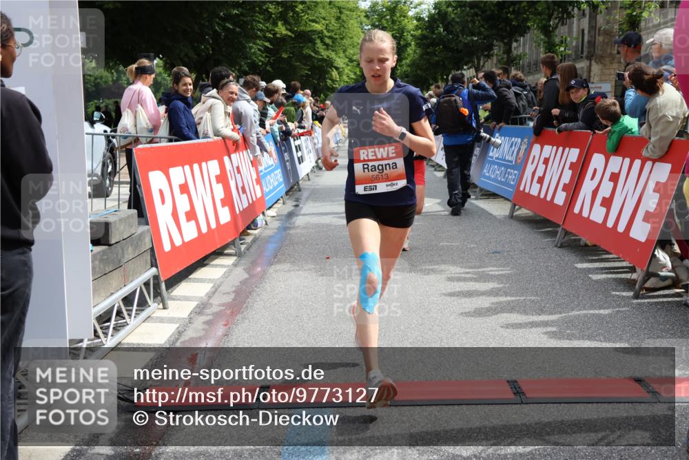 14.06.2026 - REWE Women's Run Strokosch-Dieckow http://msf.ph/oto/9773127 14.06.2026 10:54:53 Ziel 5189, 5594, 5613, 5707, 5916 meine-sportfotos.de